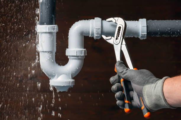 Professional Emergency Plumber technician working in Richland, PA